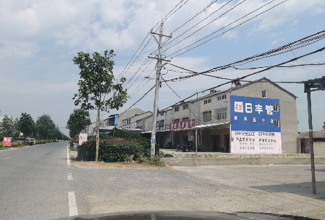 西华如何能保证墙体广告的醒目性？