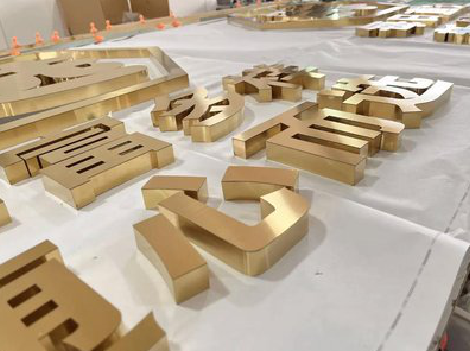 西华拉丝不锈钢字的特点。